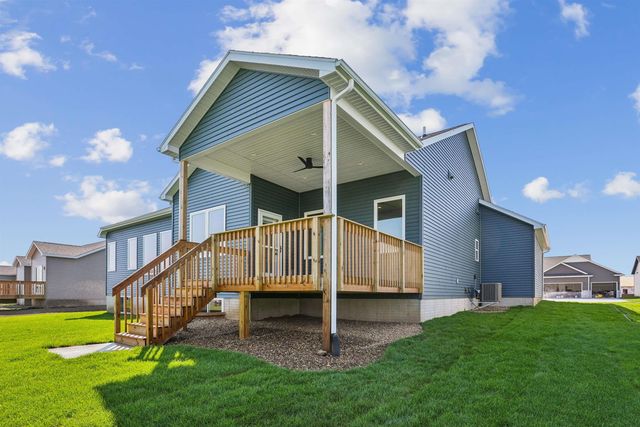 2813 Autumn Woods Drive, Cedar Falls, IA 50613