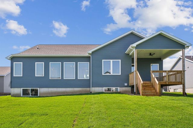 2813 Autumn Woods Drive, Cedar Falls, IA 50613