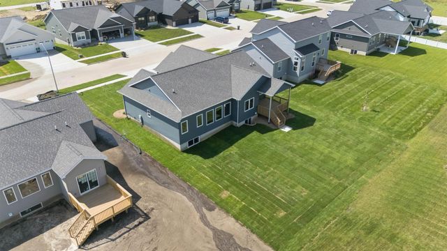 2813 Autumn Woods Drive, Cedar Falls, IA 50613