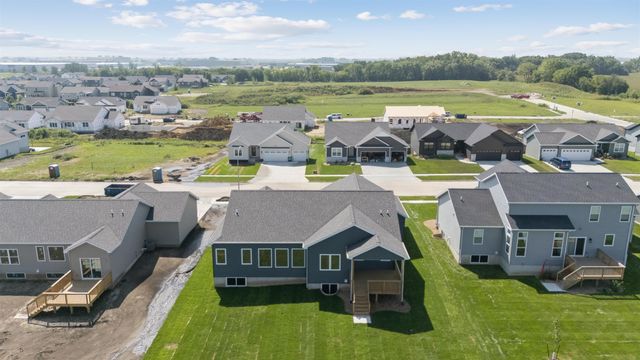2813 Autumn Woods Drive, Cedar Falls, IA 50613