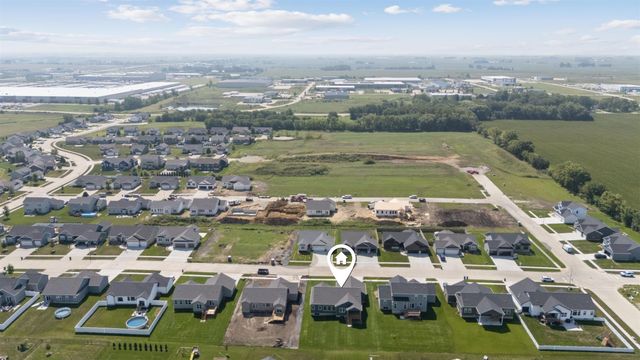 2813 Autumn Woods Drive, Cedar Falls, IA 50613