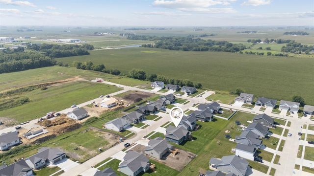 2813 Autumn Woods Drive, Cedar Falls, IA 50613