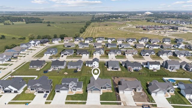 2813 Autumn Woods Drive, Cedar Falls, IA 50613