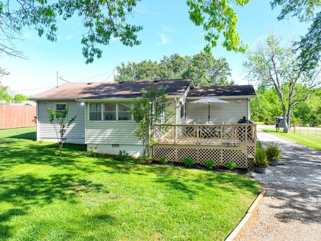 425 Halls Mill Rd, Shelbyville, TN 37160