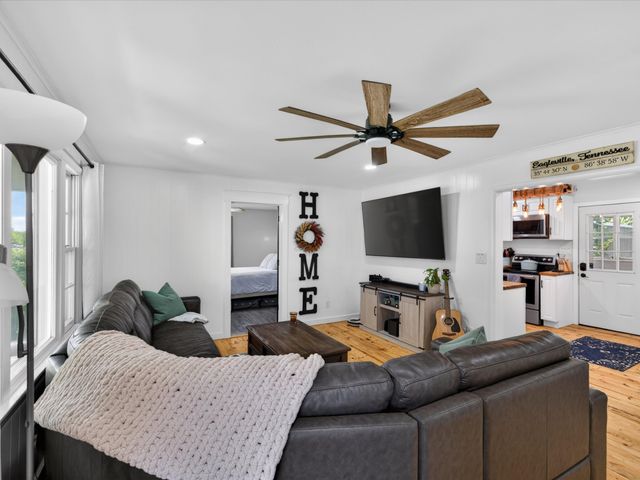 425 Halls Mill Rd, Shelbyville, TN 37160