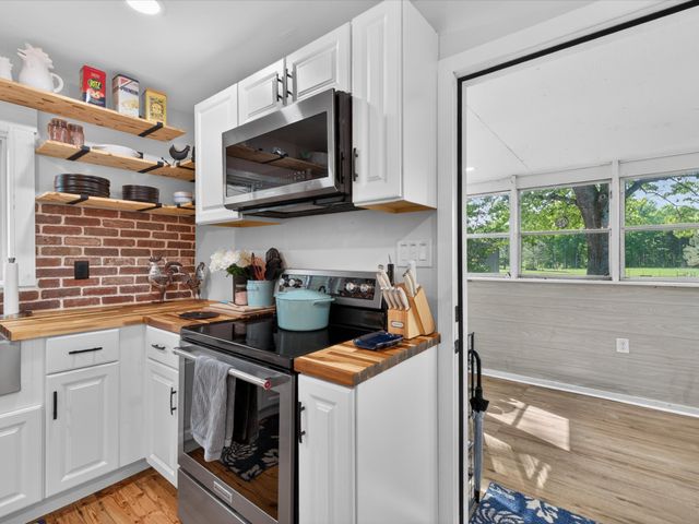 425 Halls Mill Rd, Shelbyville, TN 37160