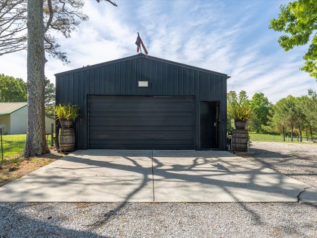 425 Halls Mill Rd, Shelbyville, TN 37160