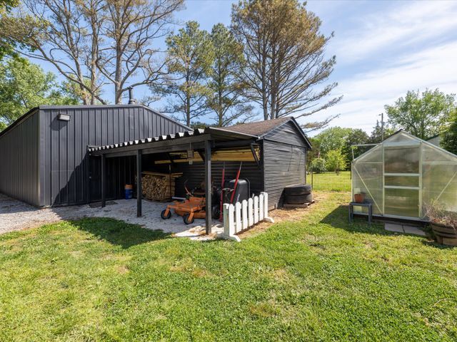 425 Halls Mill Rd, Shelbyville, TN 37160