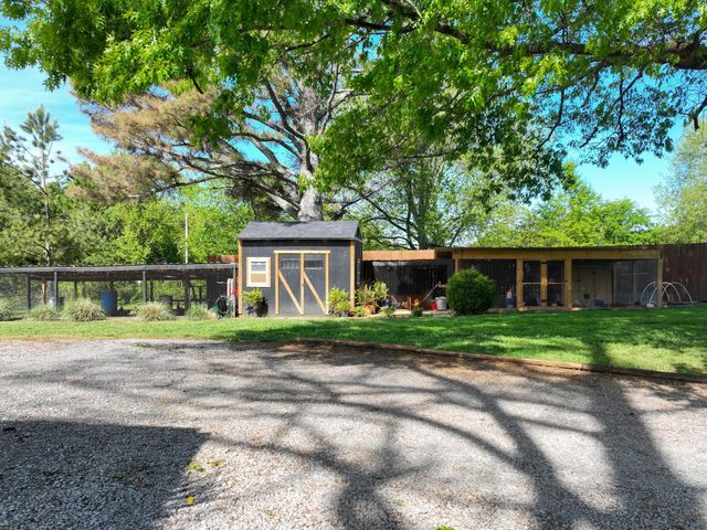 425 Halls Mill Rd, Shelbyville, TN 37160