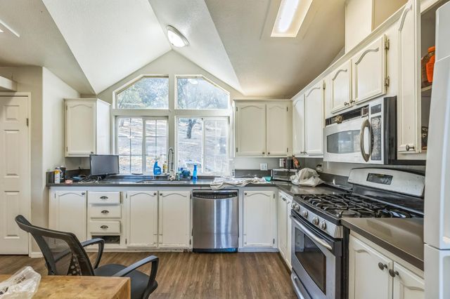 15561 Ballantree Ln, Grass Valley, CA 95949