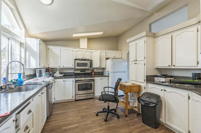15561 Ballantree Ln, Grass Valley, CA 95949