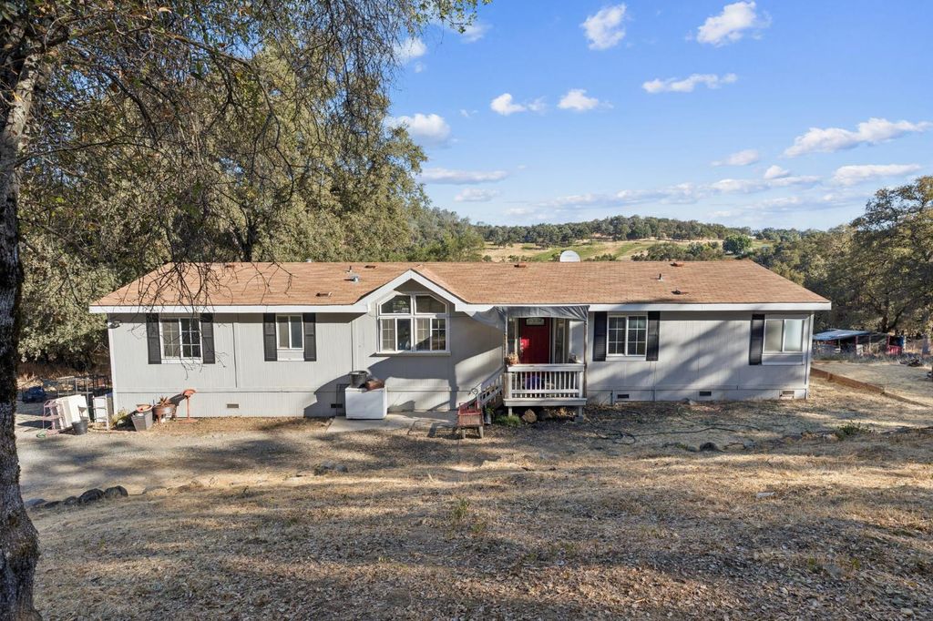15561 Ballantree Ln, Grass Valley, CA 95949