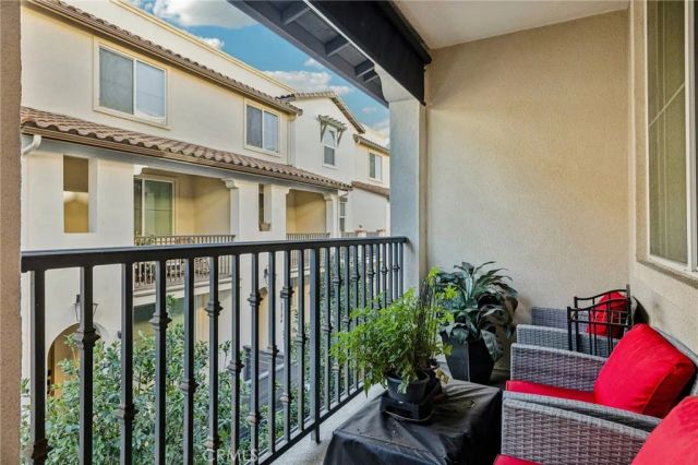 2520 Valentina 6, Commerce, CA 90040