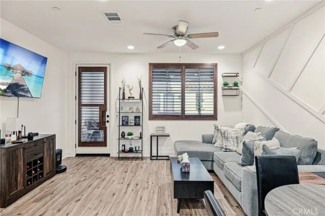 2520 Valentina 6, Commerce, CA 90040