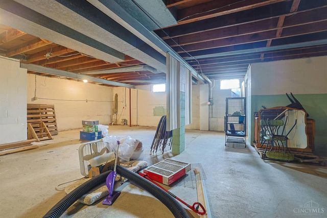 656 W Plane Street, Bethel, OH 45106