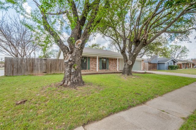 3001 Spring Grove Drive, Bedford, TX 76021