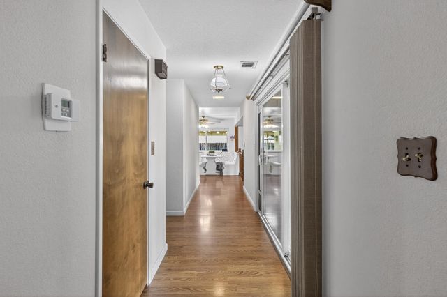 9509 Sara St, Elk Grove, CA 95624