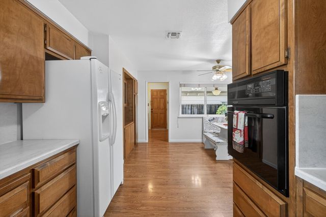 9509 Sara St, Elk Grove, CA 95624