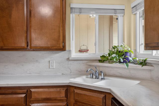 9509 Sara St, Elk Grove, CA 95624