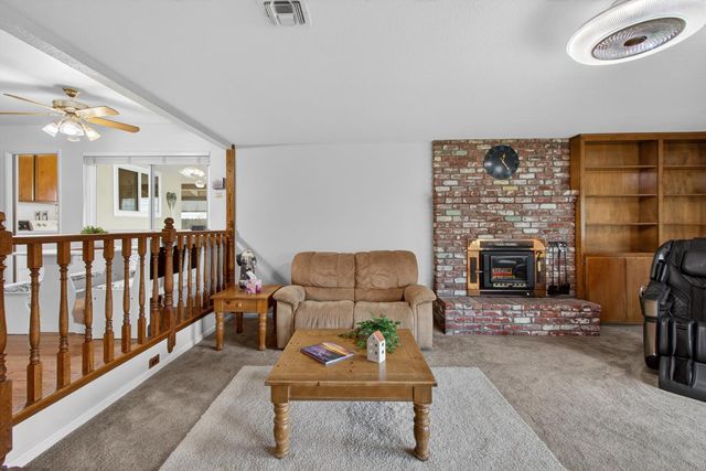 9509 Sara St, Elk Grove, CA 95624