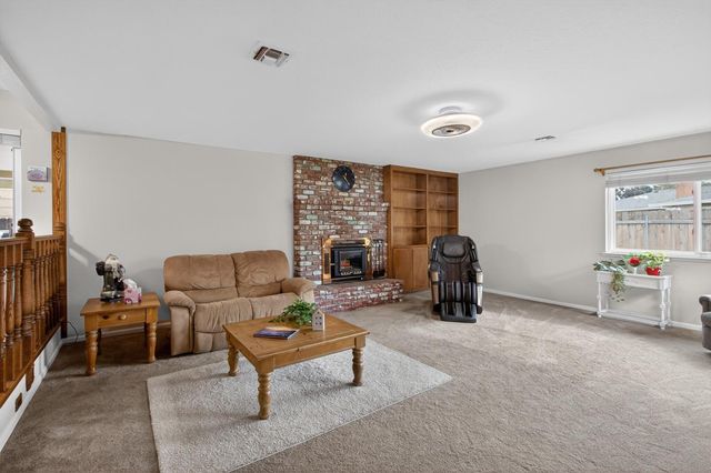 9509 Sara St, Elk Grove, CA 95624