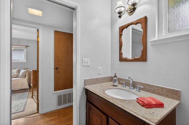 9509 Sara St, Elk Grove, CA 95624