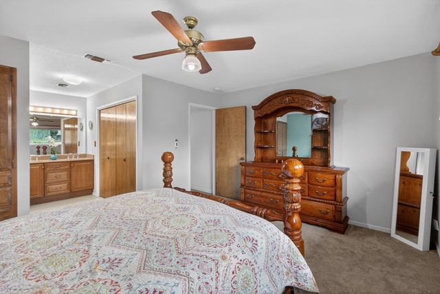 9509 Sara St, Elk Grove, CA 95624