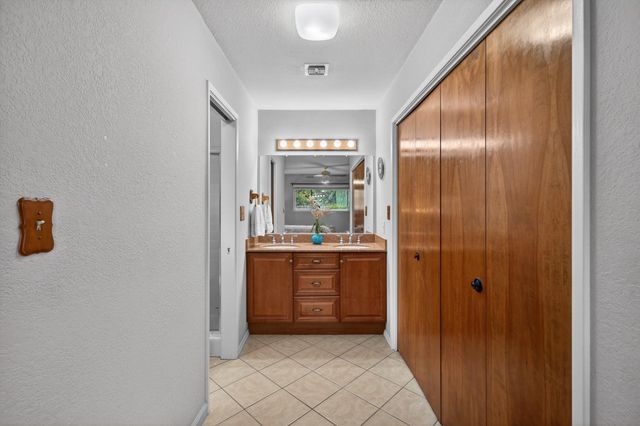 9509 Sara St, Elk Grove, CA 95624