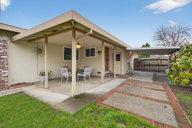 9509 Sara St, Elk Grove, CA 95624