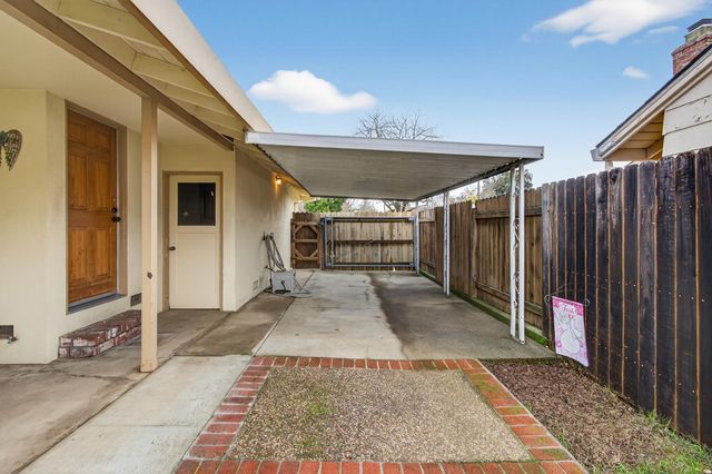 9509 Sara St, Elk Grove, CA 95624