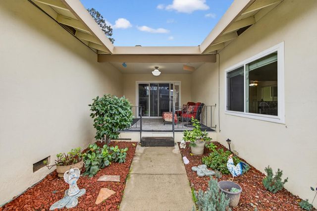 9509 Sara St, Elk Grove, CA 95624