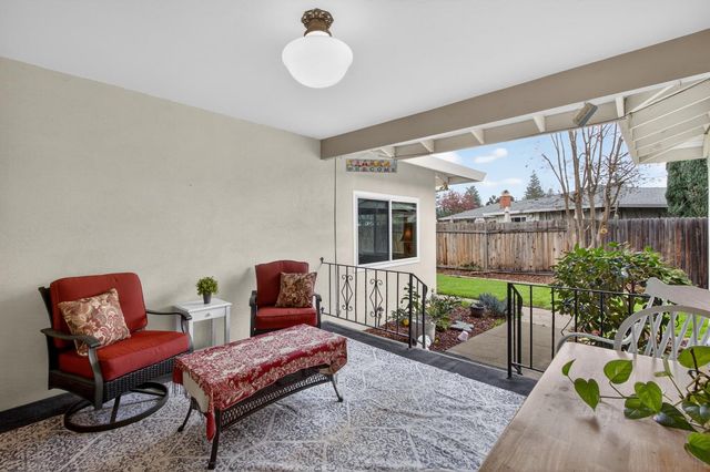 9509 Sara St, Elk Grove, CA 95624