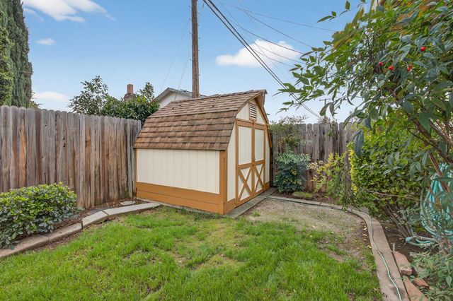 9509 Sara St, Elk Grove, CA 95624