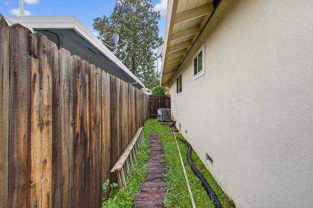 9509 Sara St, Elk Grove, CA 95624