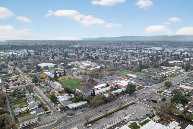 9509 Sara St, Elk Grove, CA 95624