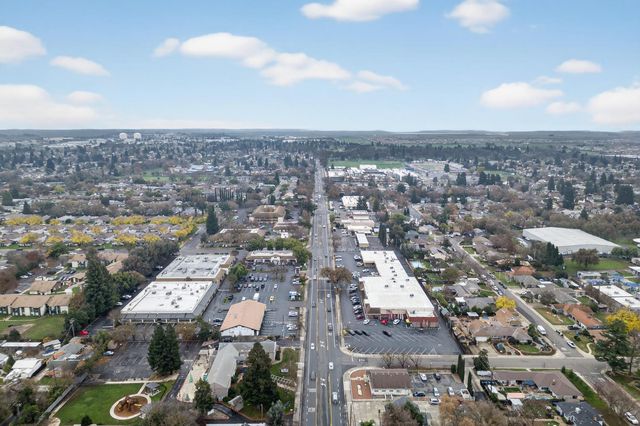 9509 Sara St, Elk Grove, CA 95624