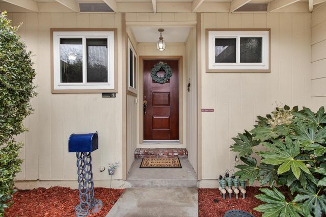 9509 Sara St, Elk Grove, CA 95624