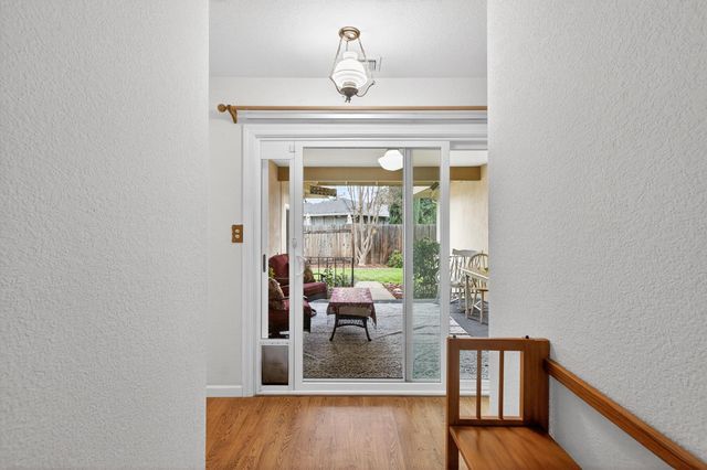 9509 Sara St, Elk Grove, CA 95624