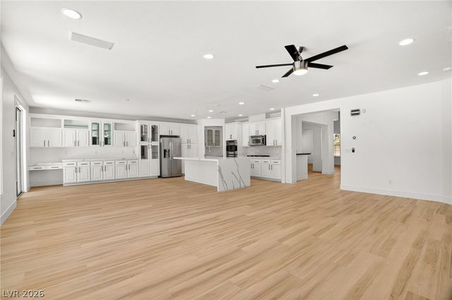 379 Autumn Hue Avenue, Las Vegas, NV 89123