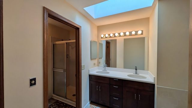 150 Winchester Drive 150, Streamwood, IL 60107