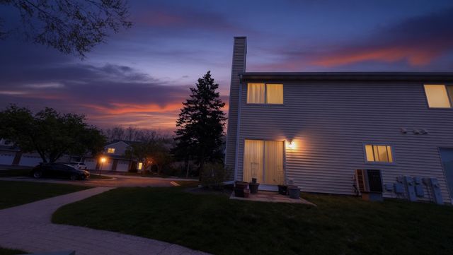 150 Winchester Drive 150, Streamwood, IL 60107