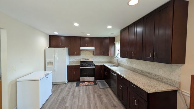 150 Winchester Drive 150, Streamwood, IL 60107