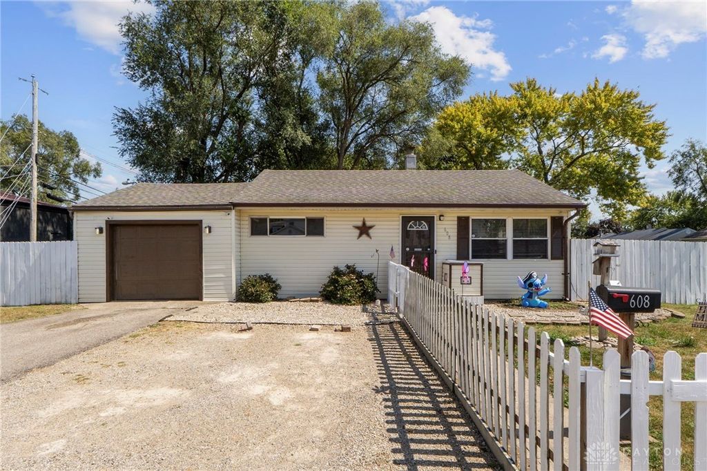 608 S Maple Avenue, Fairborn, OH 45324