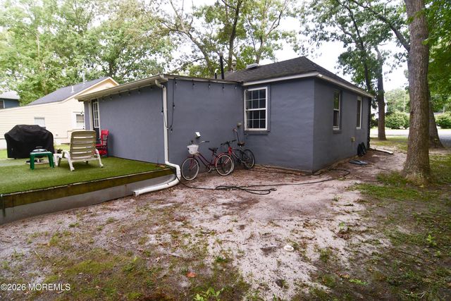 84 Lighthouse Drive, Waretown, NJ 08758
