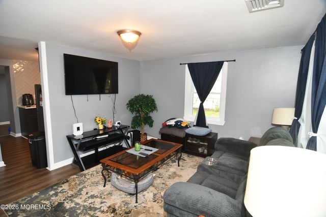 84 Lighthouse Drive, Waretown, NJ 08758