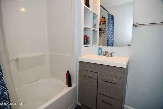 84 Lighthouse Drive, Waretown, NJ 08758