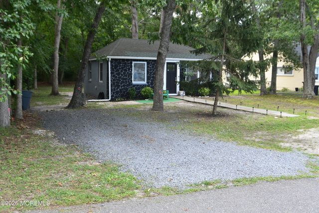 84 Lighthouse Drive, Waretown, NJ 08758
