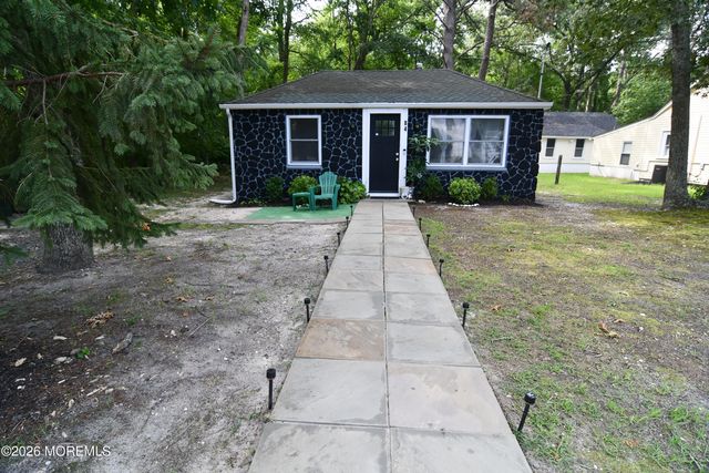 84 Lighthouse Drive, Waretown, NJ 08758