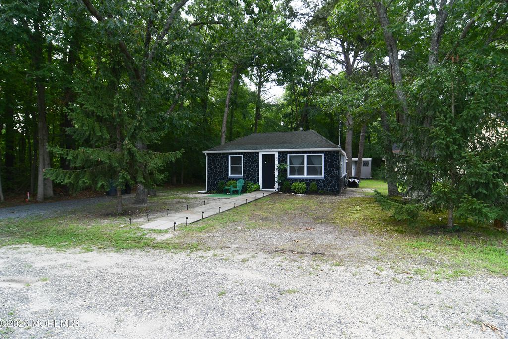 84 Lighthouse Drive, Waretown, NJ 08758