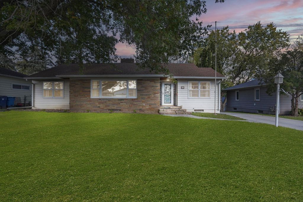 707 Lorraine Avenue, Waterloo, IA 50701